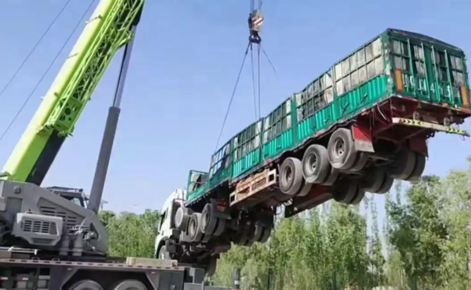 石屏道路脱困救援案例